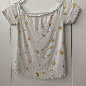 Off the shoulder top it’s a xs & fits like medium